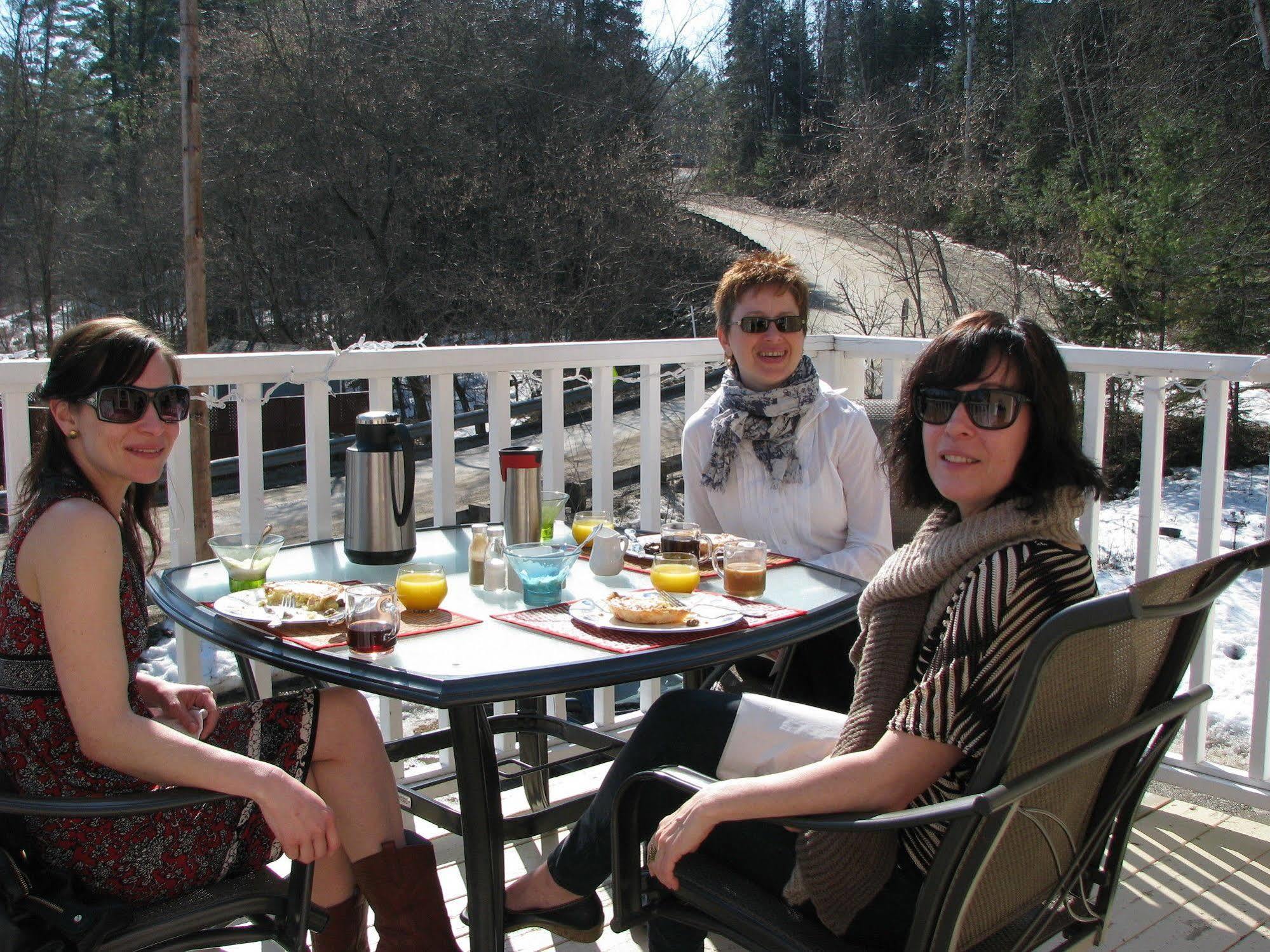 Auberge De Mon Petit Chum B&B Wakefield Zewnętrze zdjęcie